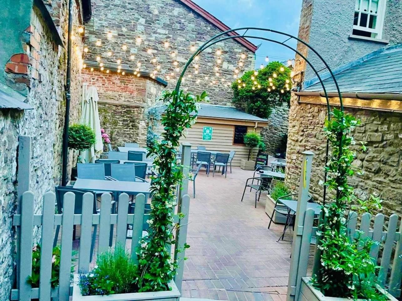 The Kings Head Hotel أبرجافني المظهر الخارجي الصورة